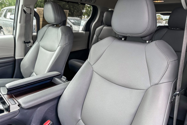 Vehicle image 22 of 27