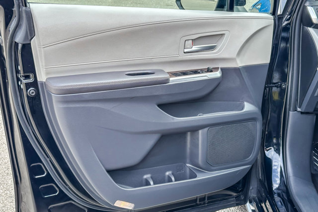Vehicle image 20 of 27