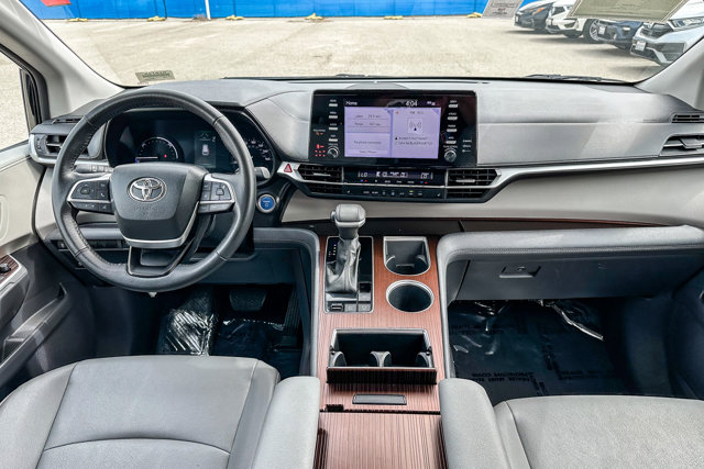 Vehicle image 12 of 27