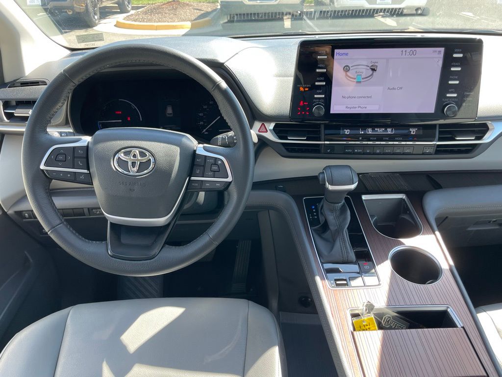 Vehicle image 21 of 33