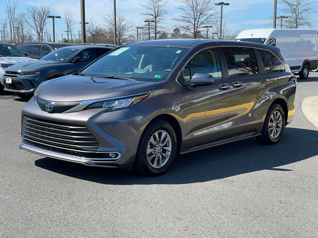 Vehicle image 1 of 33