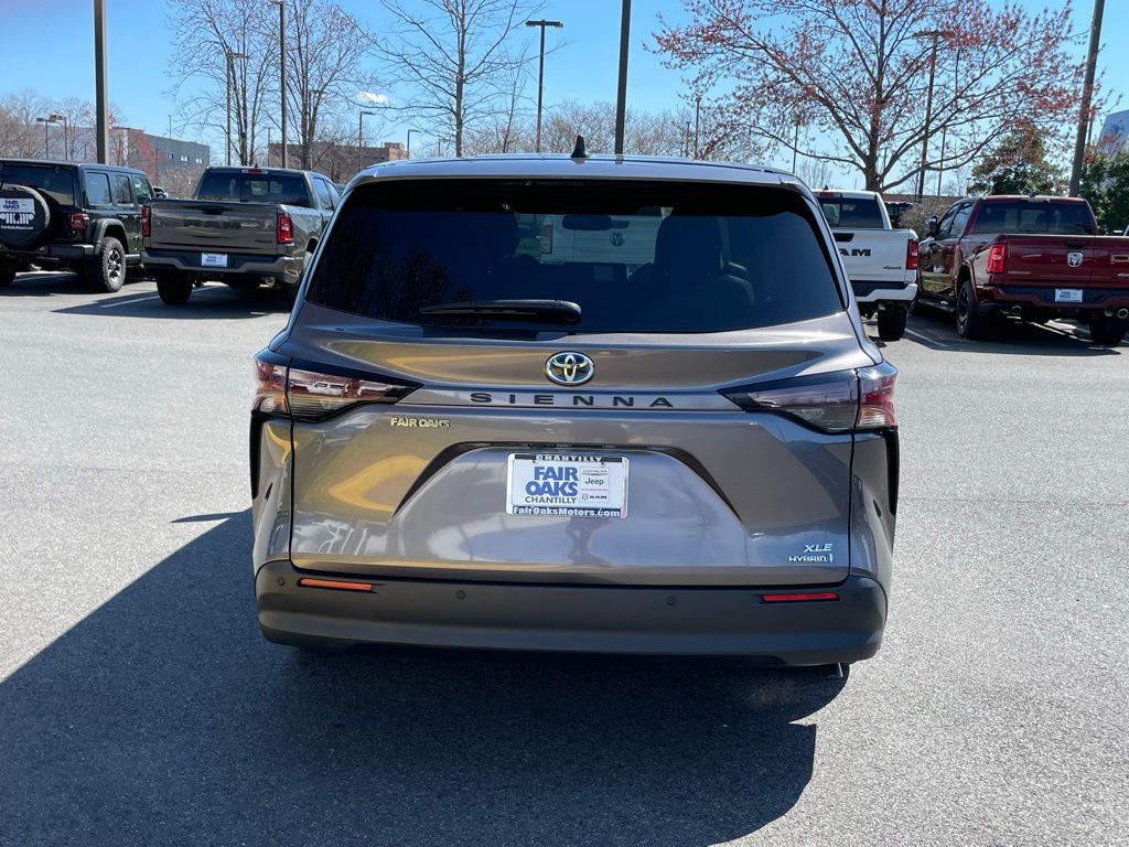 Vehicle image 5 of 33