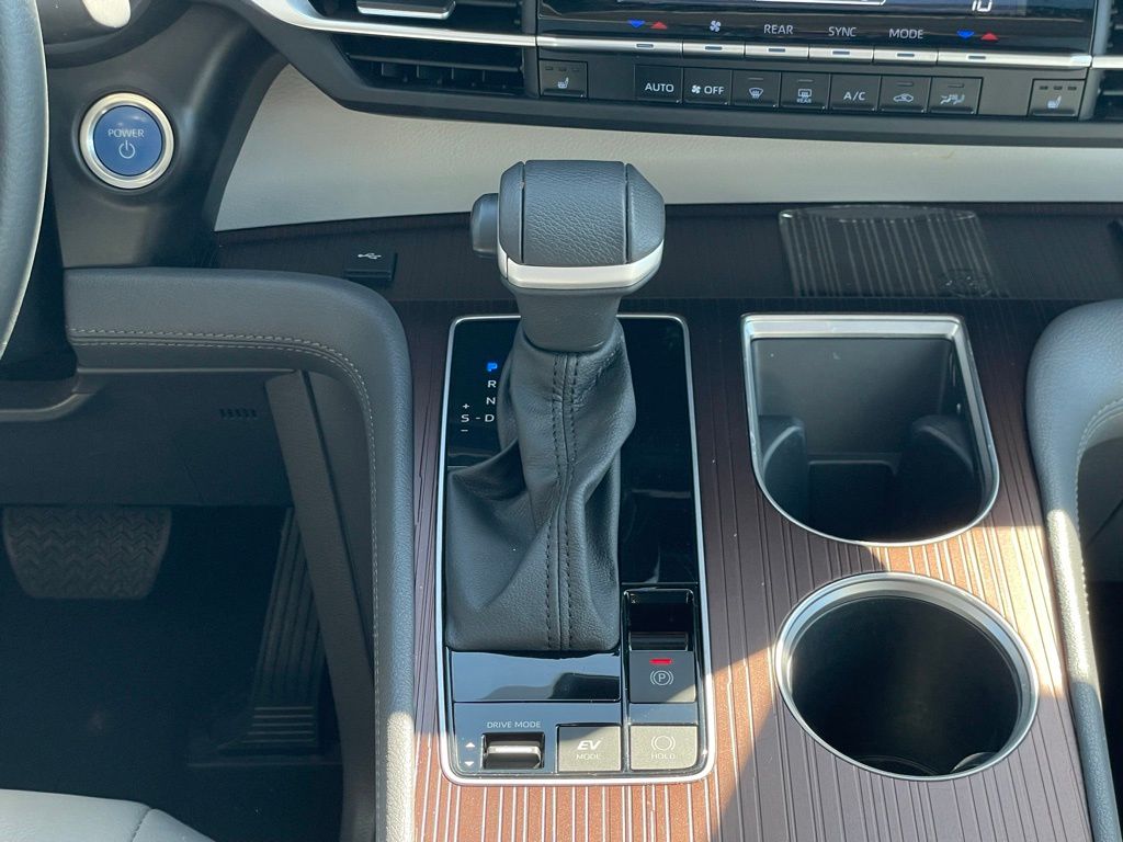 Vehicle image 24 of 33
