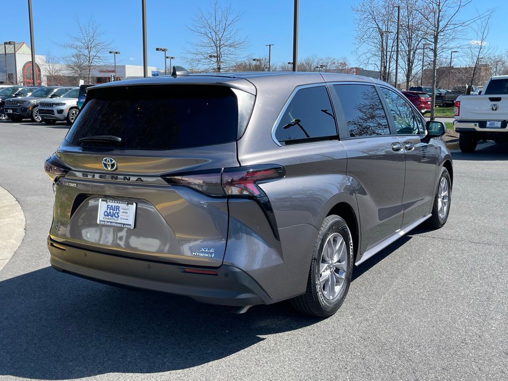 Vehicle image 3 of 33