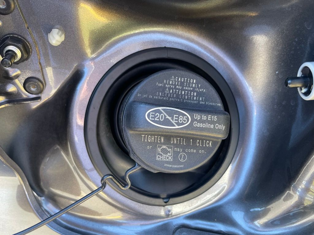 Vehicle image 16 of 33