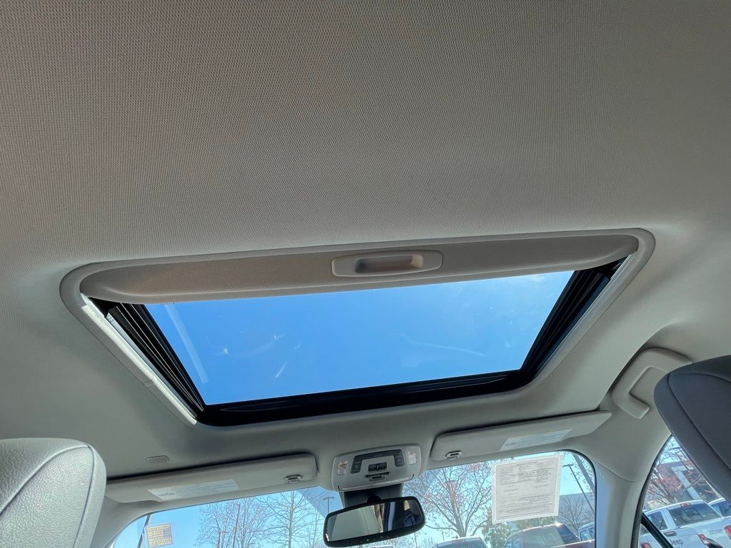 Vehicle image 20 of 33