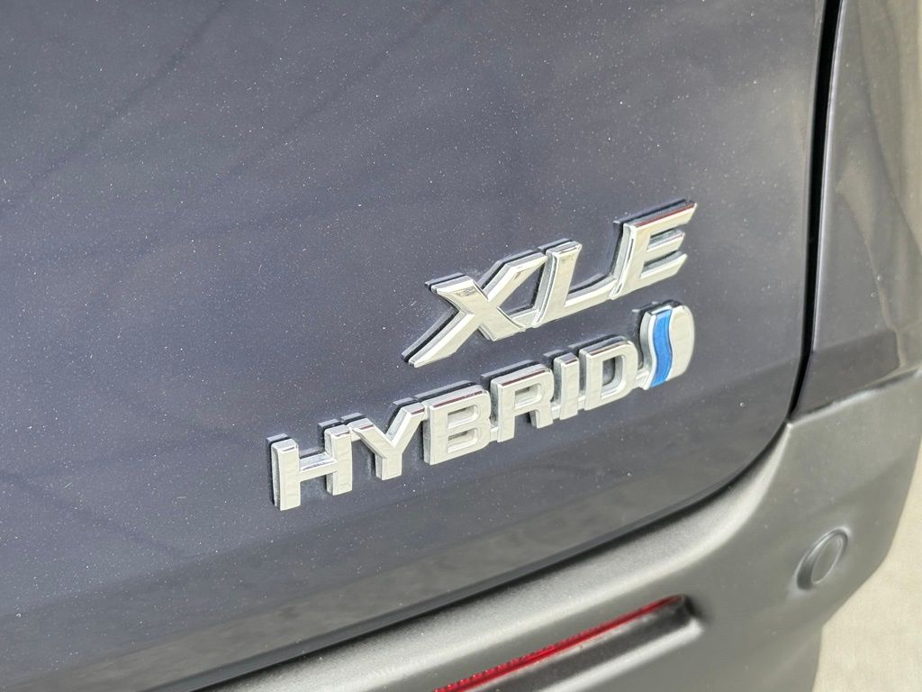 Vehicle image 14 of 36