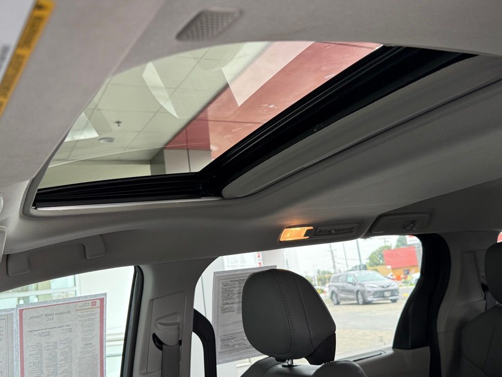 Vehicle image 24 of 36