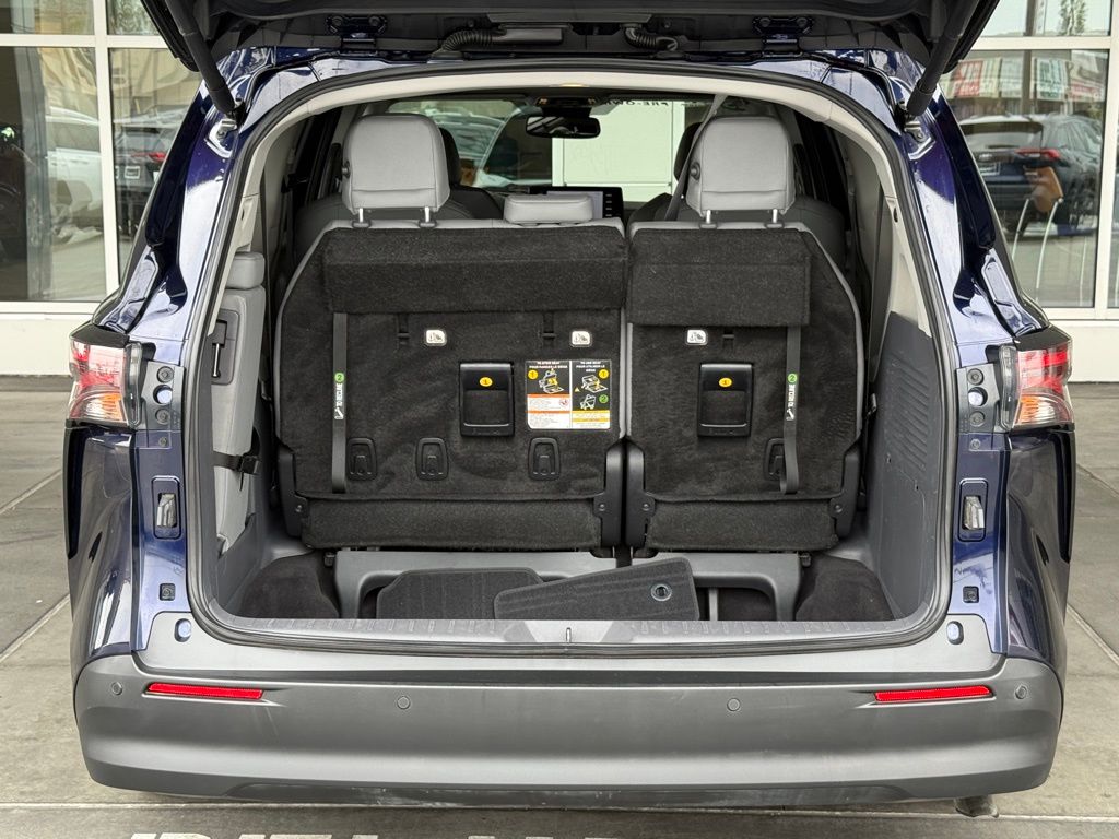Vehicle image 15 of 36