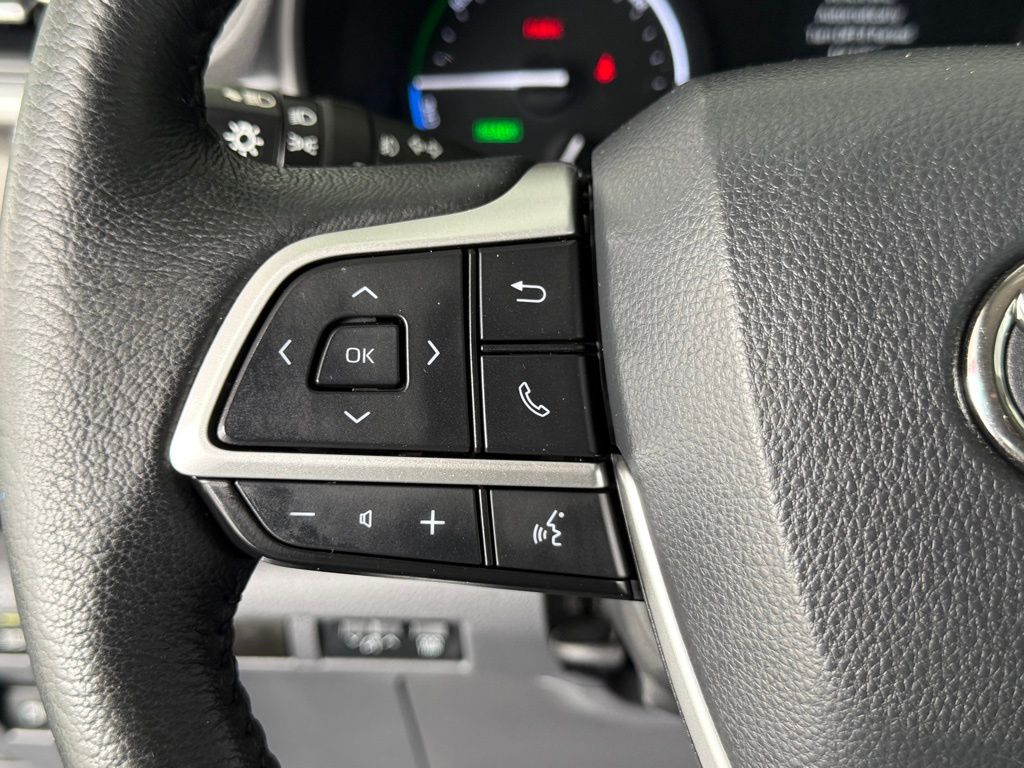 Vehicle image 26 of 36