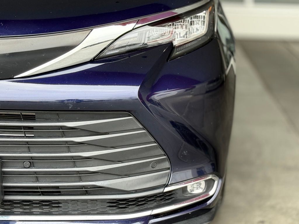 Vehicle image 11 of 36