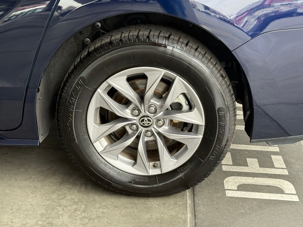Vehicle image 17 of 36