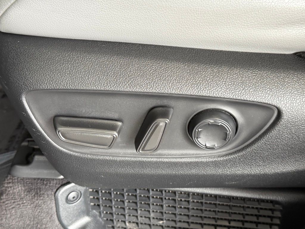 Vehicle image 22 of 36