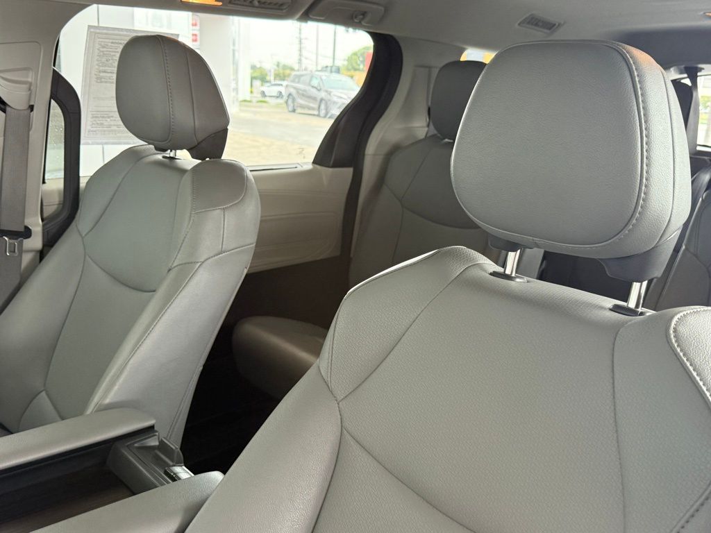 Vehicle image 23 of 36