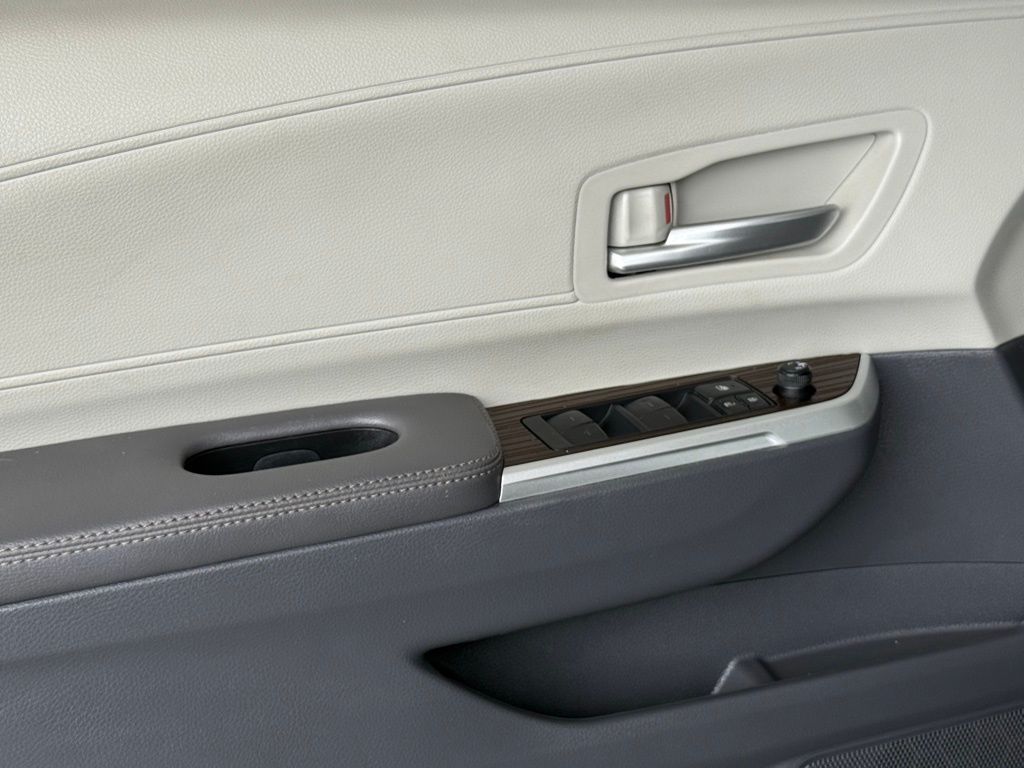 Vehicle image 19 of 36