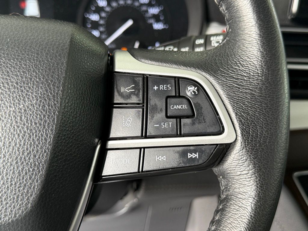 Vehicle image 27 of 36