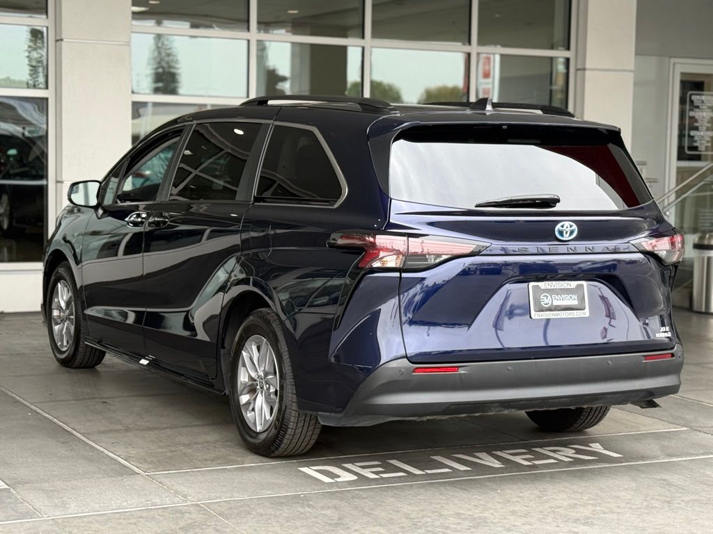 Vehicle image 8 of 36