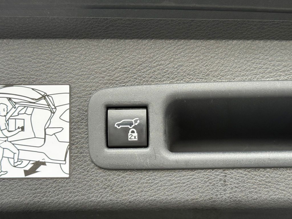 Vehicle image 16 of 36