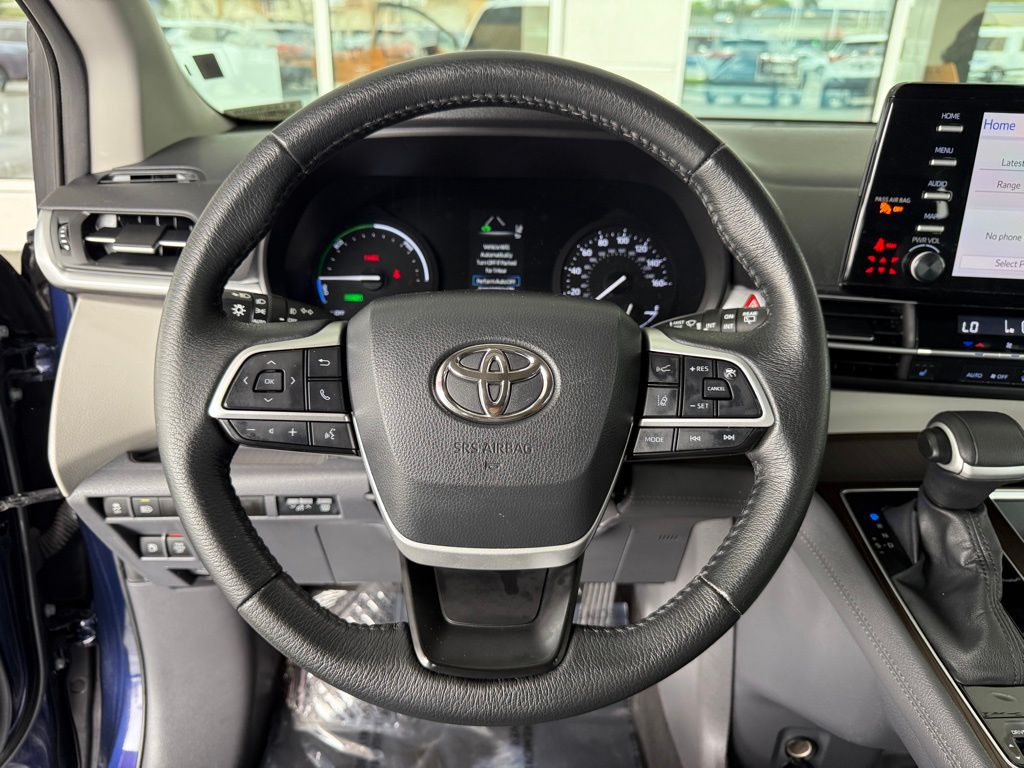 Vehicle image 25 of 36