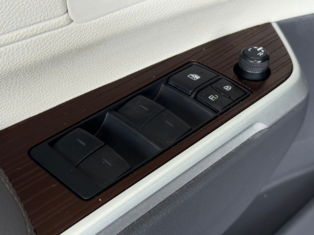 Vehicle image 20 of 36