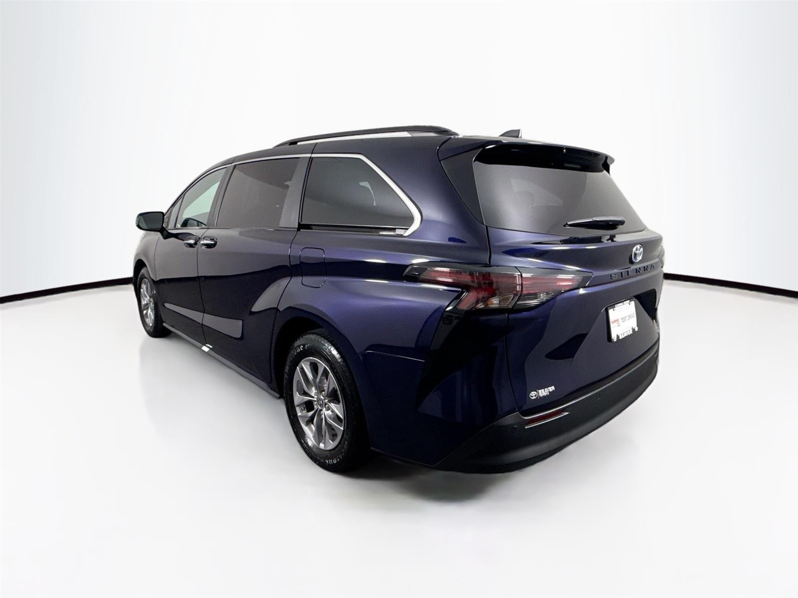 Vehicle image 8 of 51