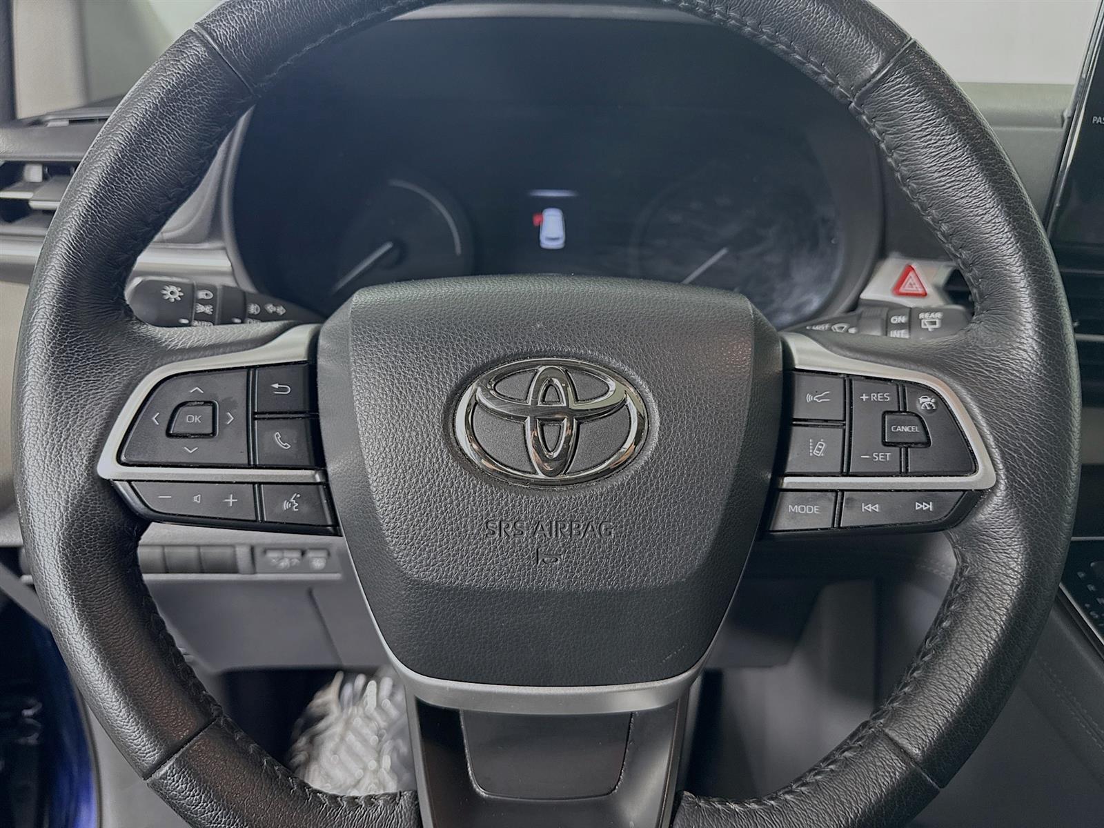 Vehicle image 18 of 51