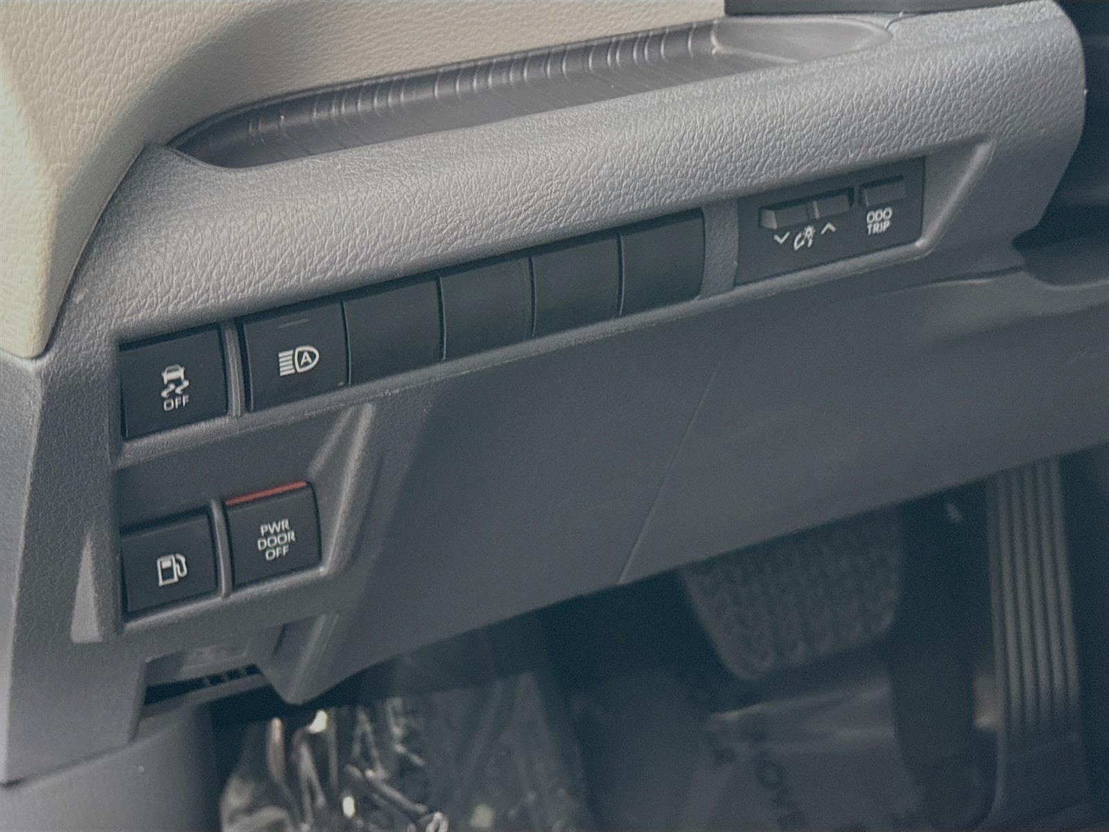 Vehicle image 16 of 51
