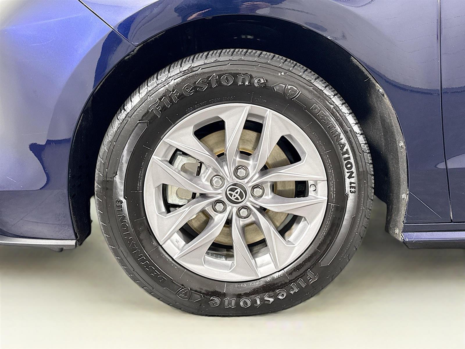 Vehicle image 14 of 51