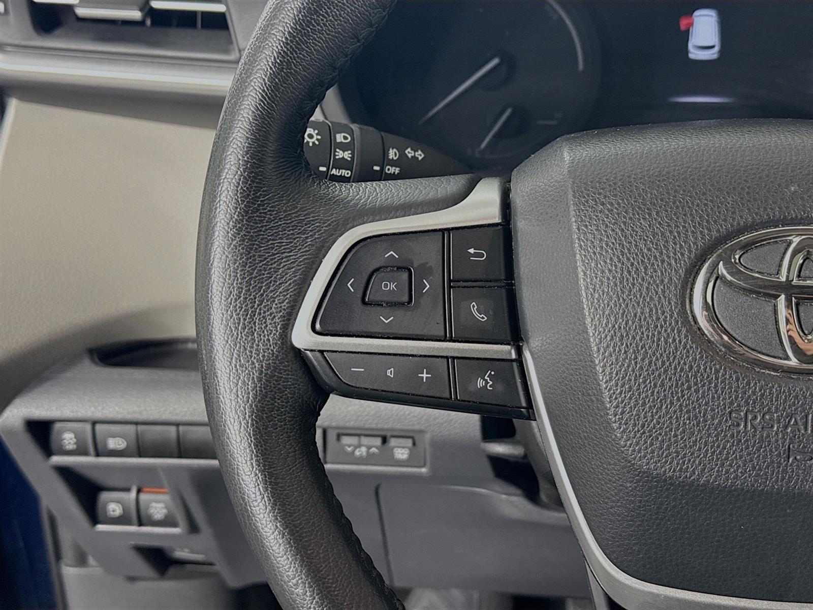Vehicle image 19 of 51