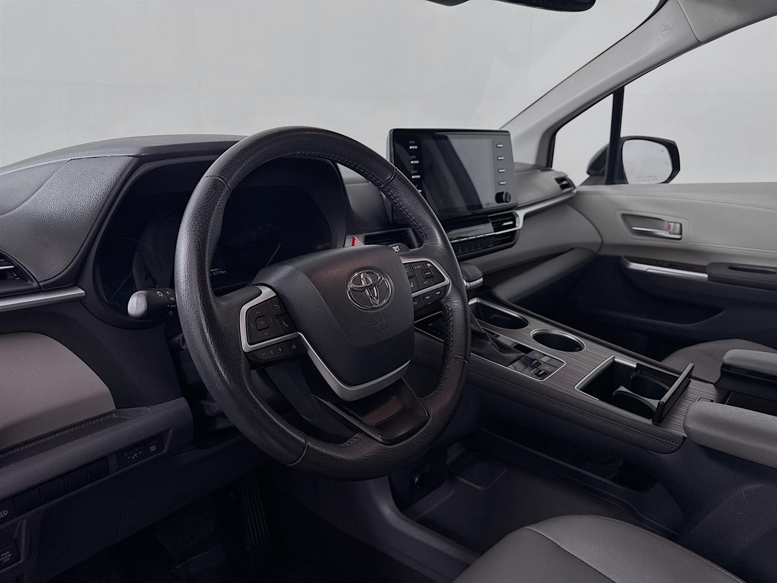 Vehicle image 15 of 51