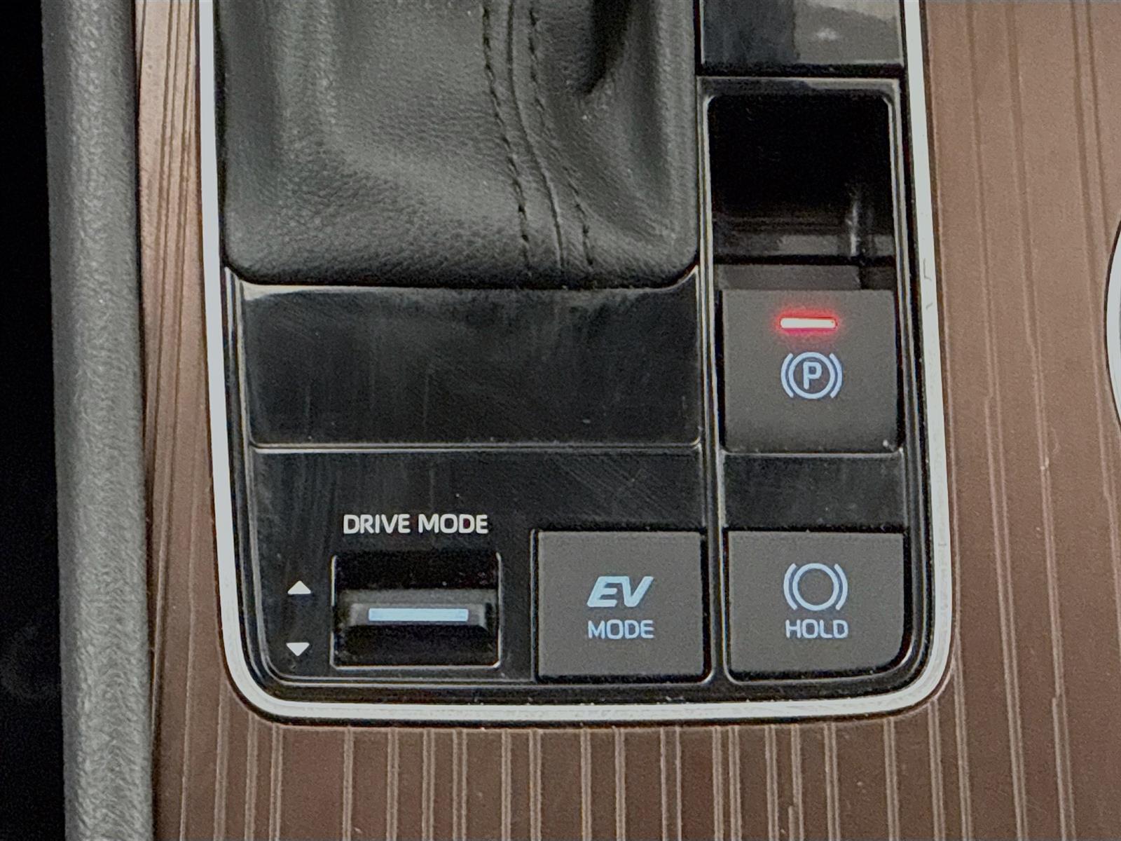 Vehicle image 32 of 51