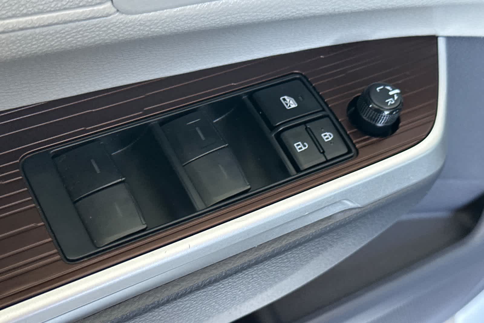 Vehicle image 13 of 35