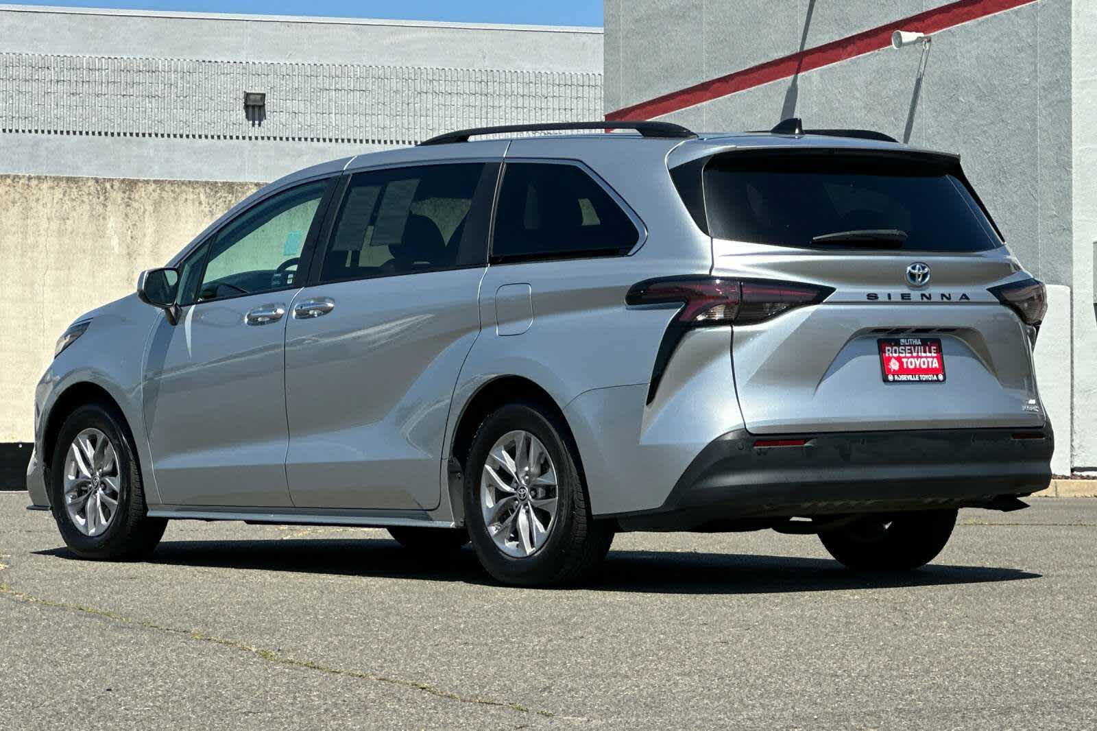 Vehicle image 7 of 35