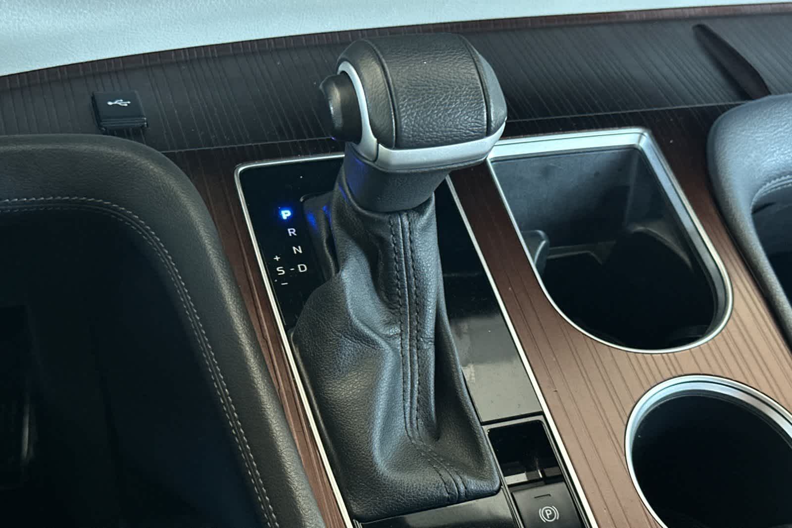 Vehicle image 24 of 35