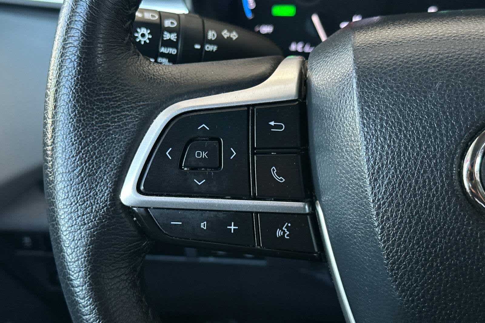 Vehicle image 27 of 35