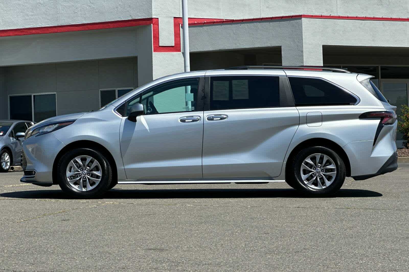 Vehicle image 8 of 35