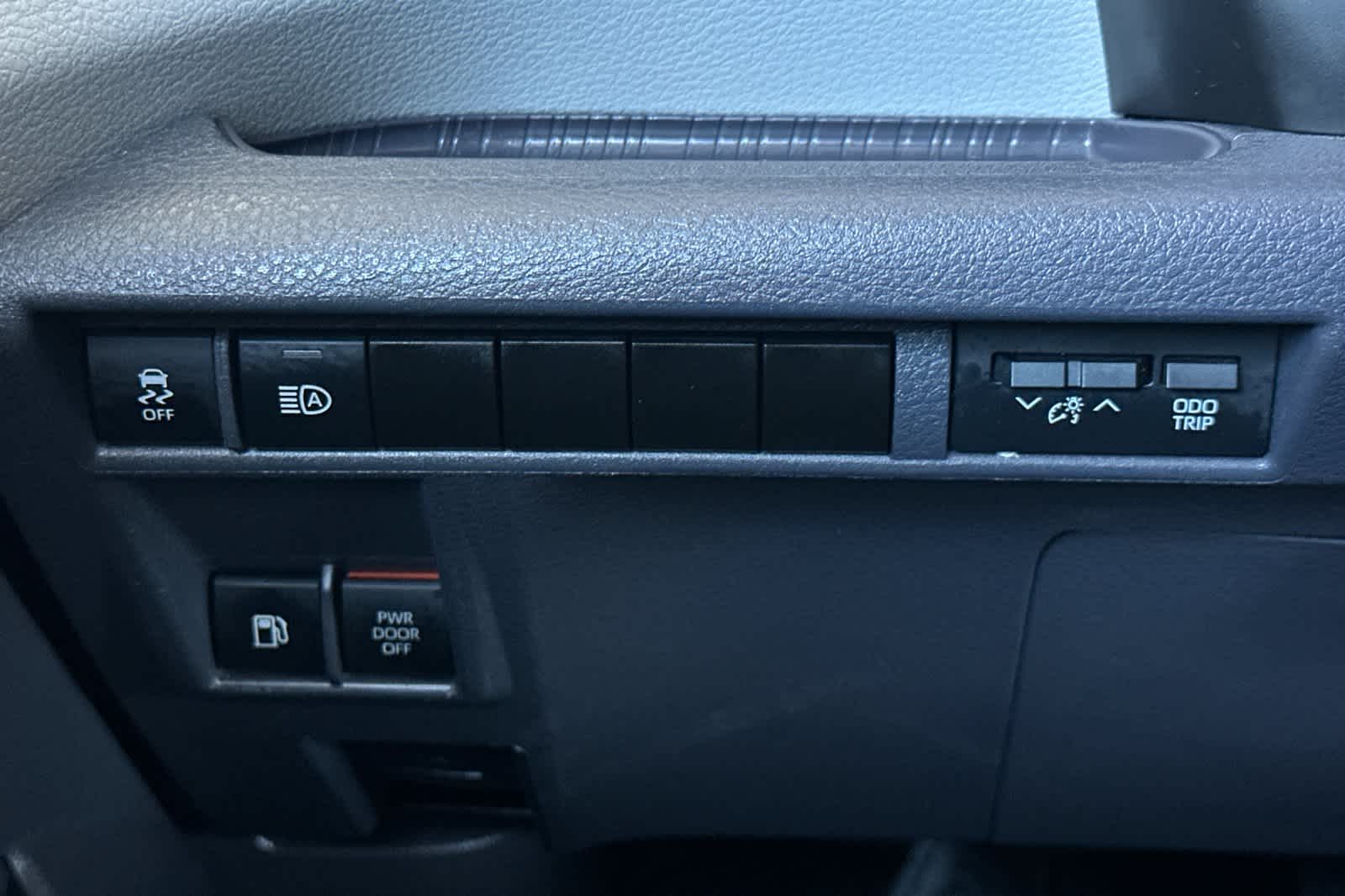 Vehicle image 31 of 35