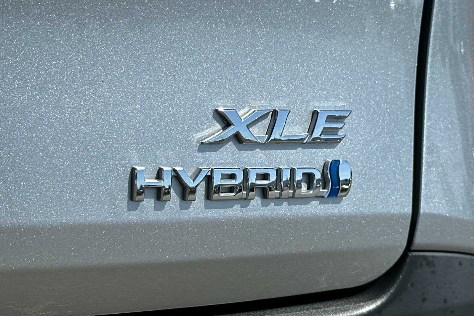 Vehicle image 33 of 35