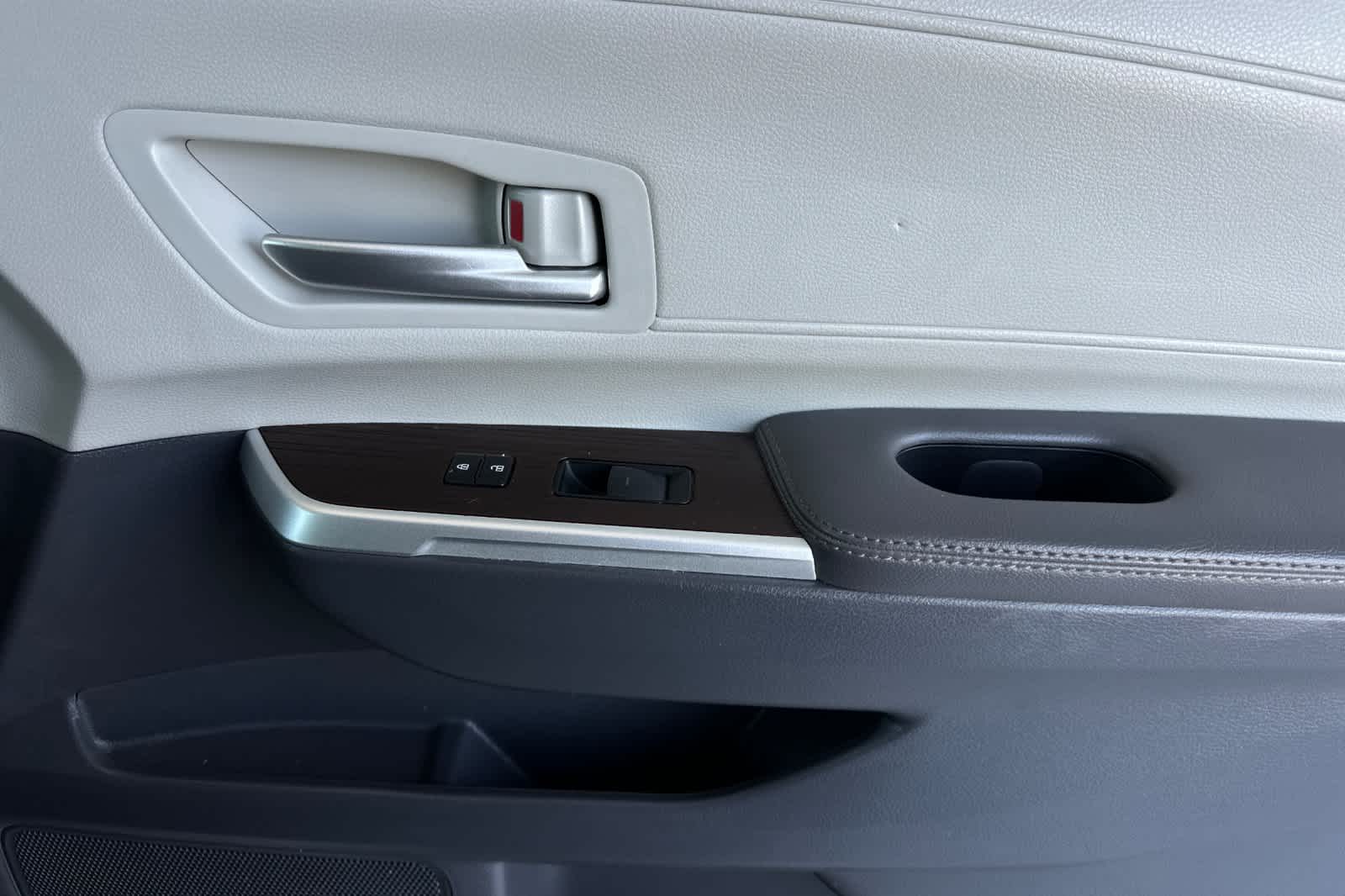 Vehicle image 20 of 35