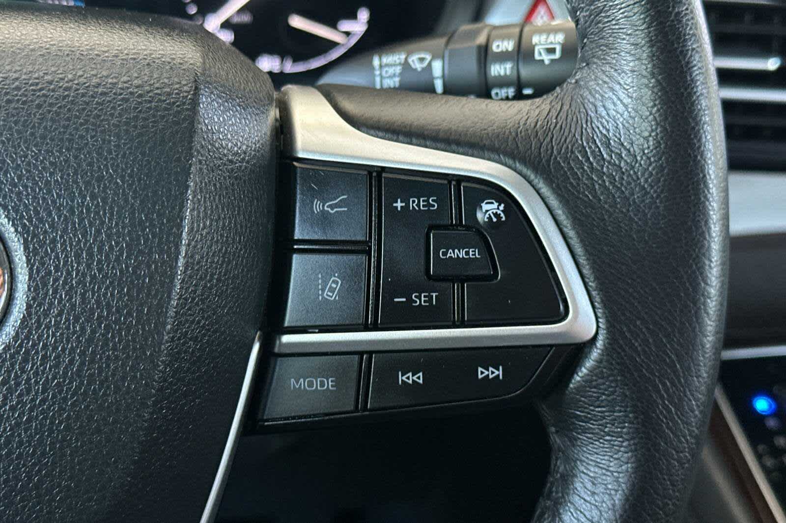 Vehicle image 28 of 35