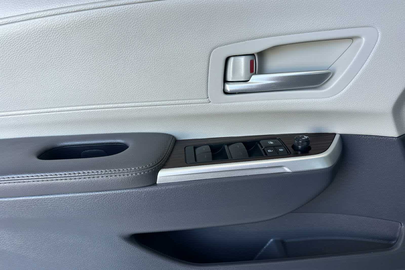 Vehicle image 12 of 35