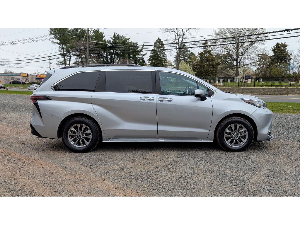 Vehicle image 4 of 30