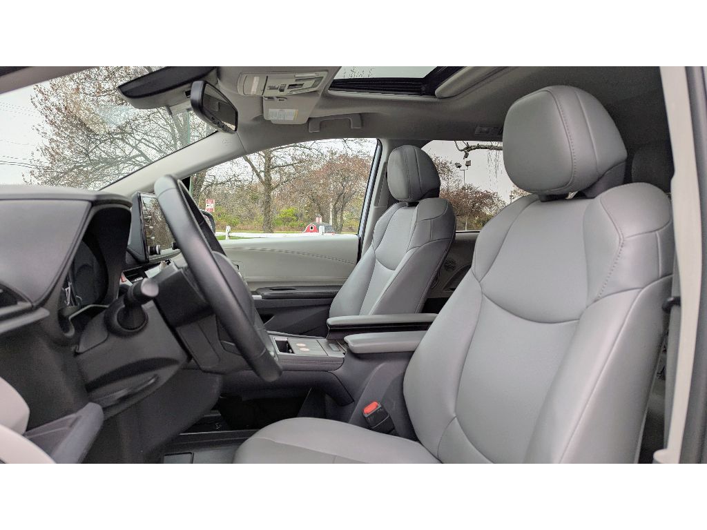 Vehicle image 13 of 30