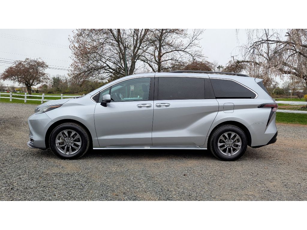 Vehicle image 8 of 30