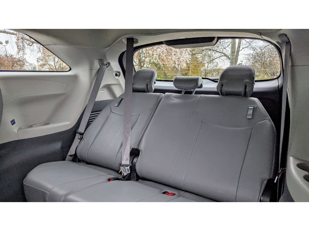 Vehicle image 17 of 30