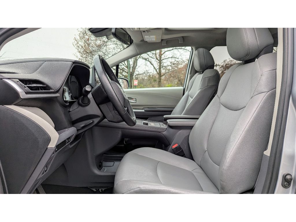 Vehicle image 12 of 30