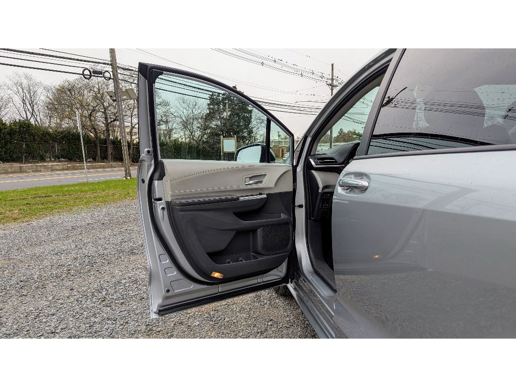 Vehicle image 9 of 30