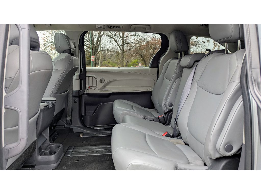 Vehicle image 16 of 30
