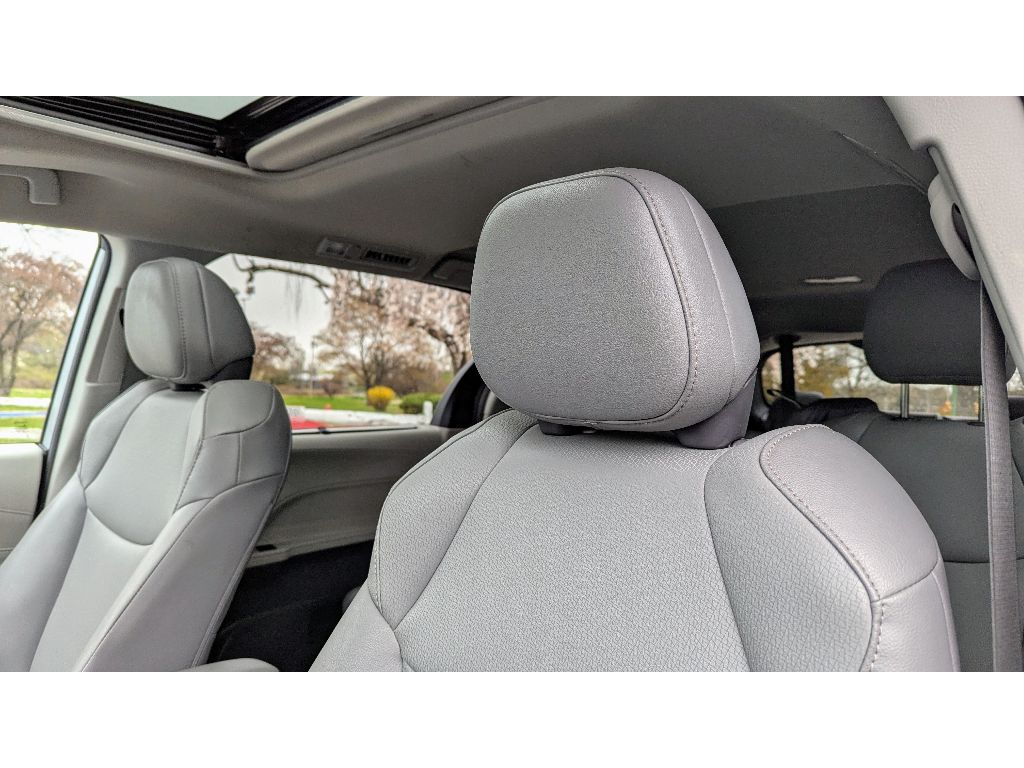 Vehicle image 14 of 30