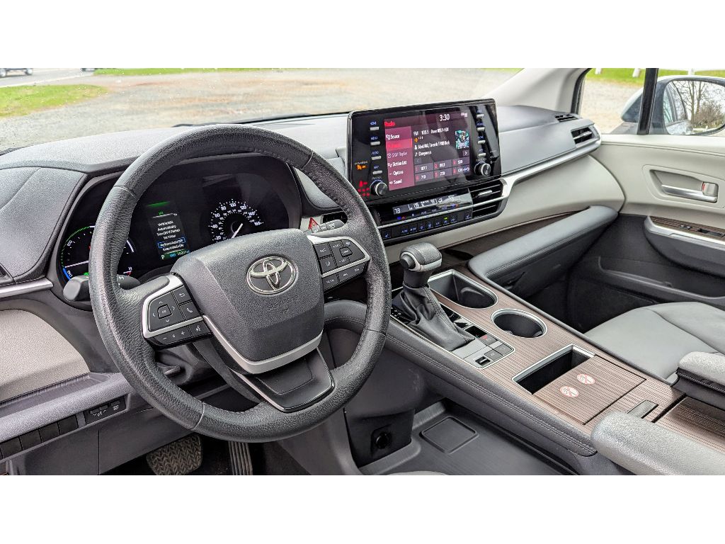 Vehicle image 18 of 30